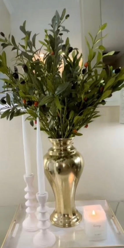 Arreglo floral, ramas verde de oliva